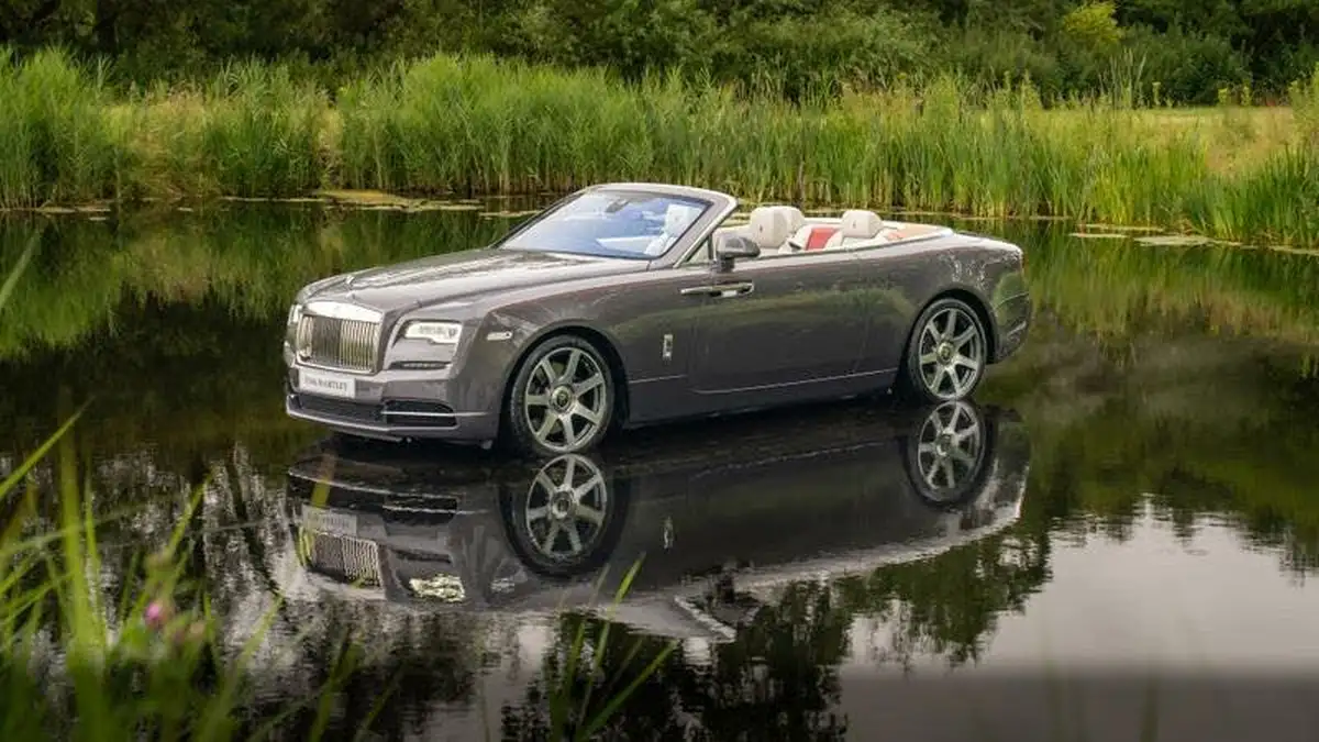 2017-rolls-royce-dawn-66-inspired-by-fashion-big-5