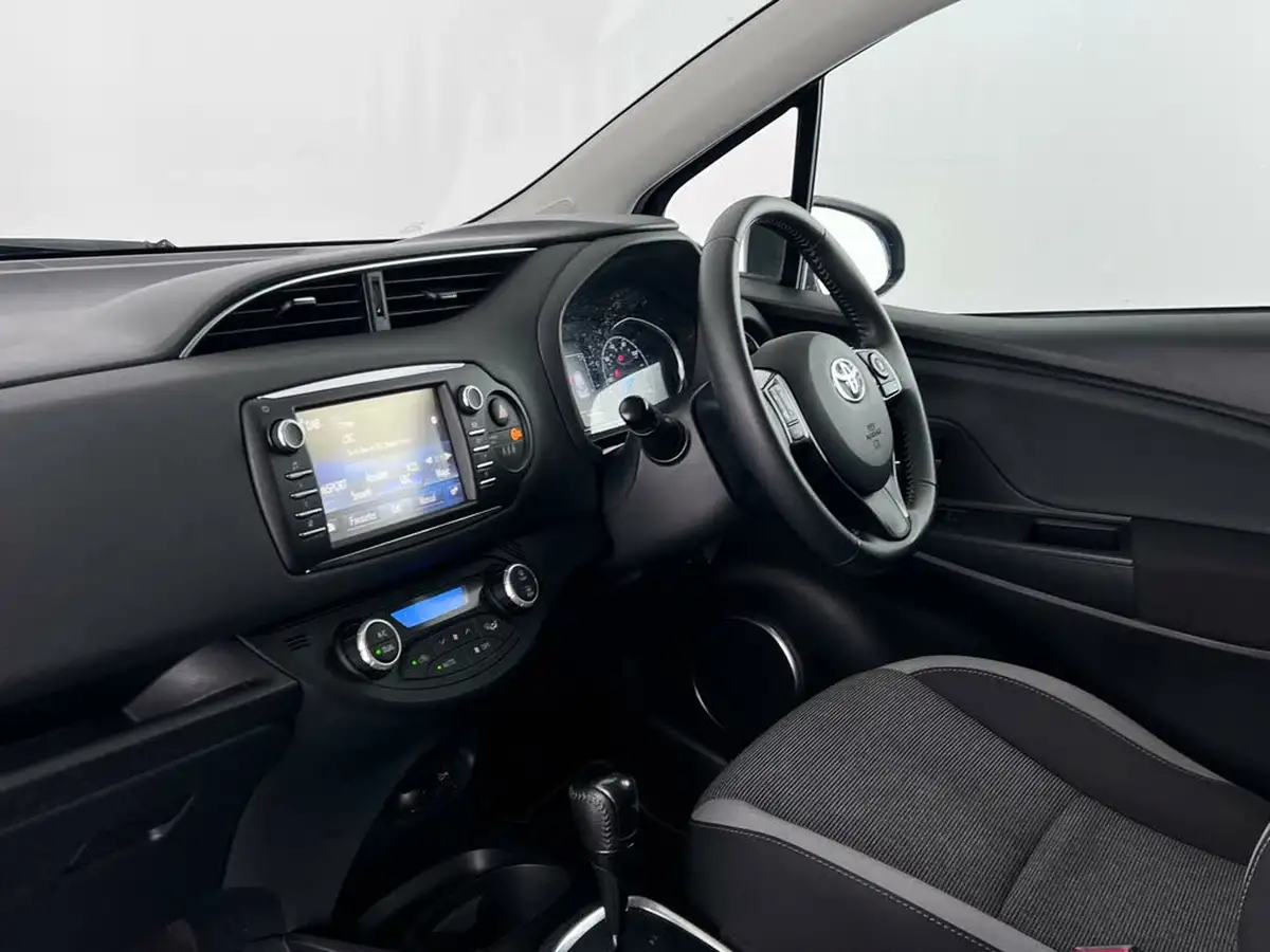 2019-toyota-yaris-15-vvt-i-y20-98bhp-hybrid-1497cc-e-cvt-big-14