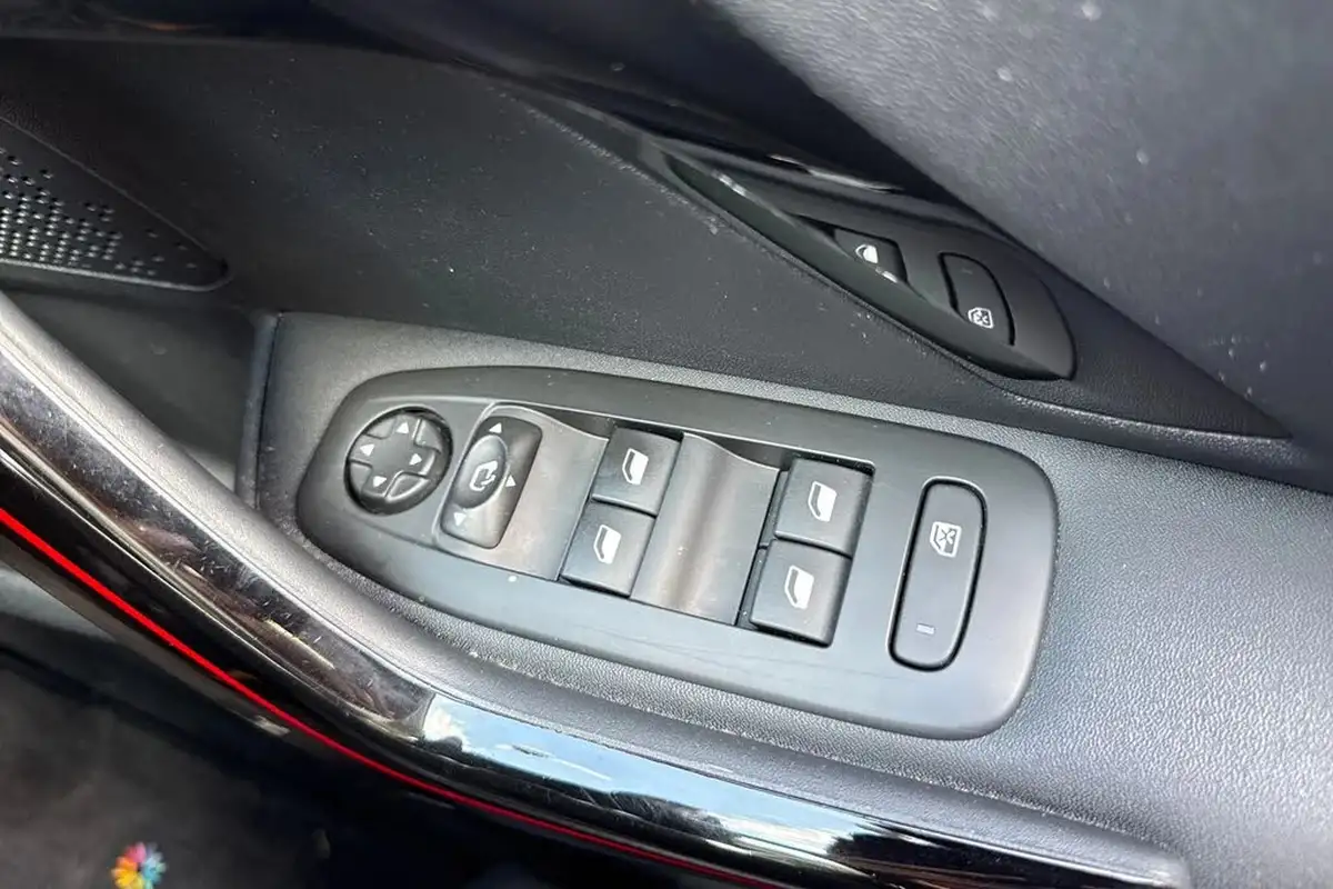 2016-peugeot-2008-suv-12-puretech-gt-line-130bhp-big-42