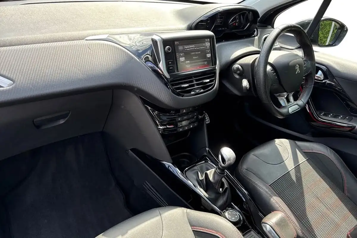 2016-peugeot-2008-suv-12-puretech-gt-line-130bhp-big-14