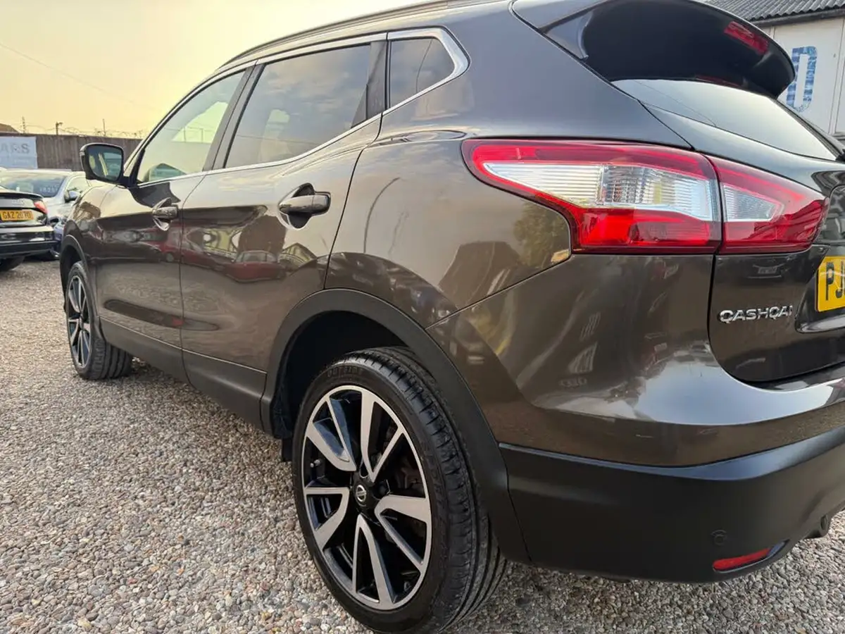2015-nissan-qashqai-16-tekna-big-10