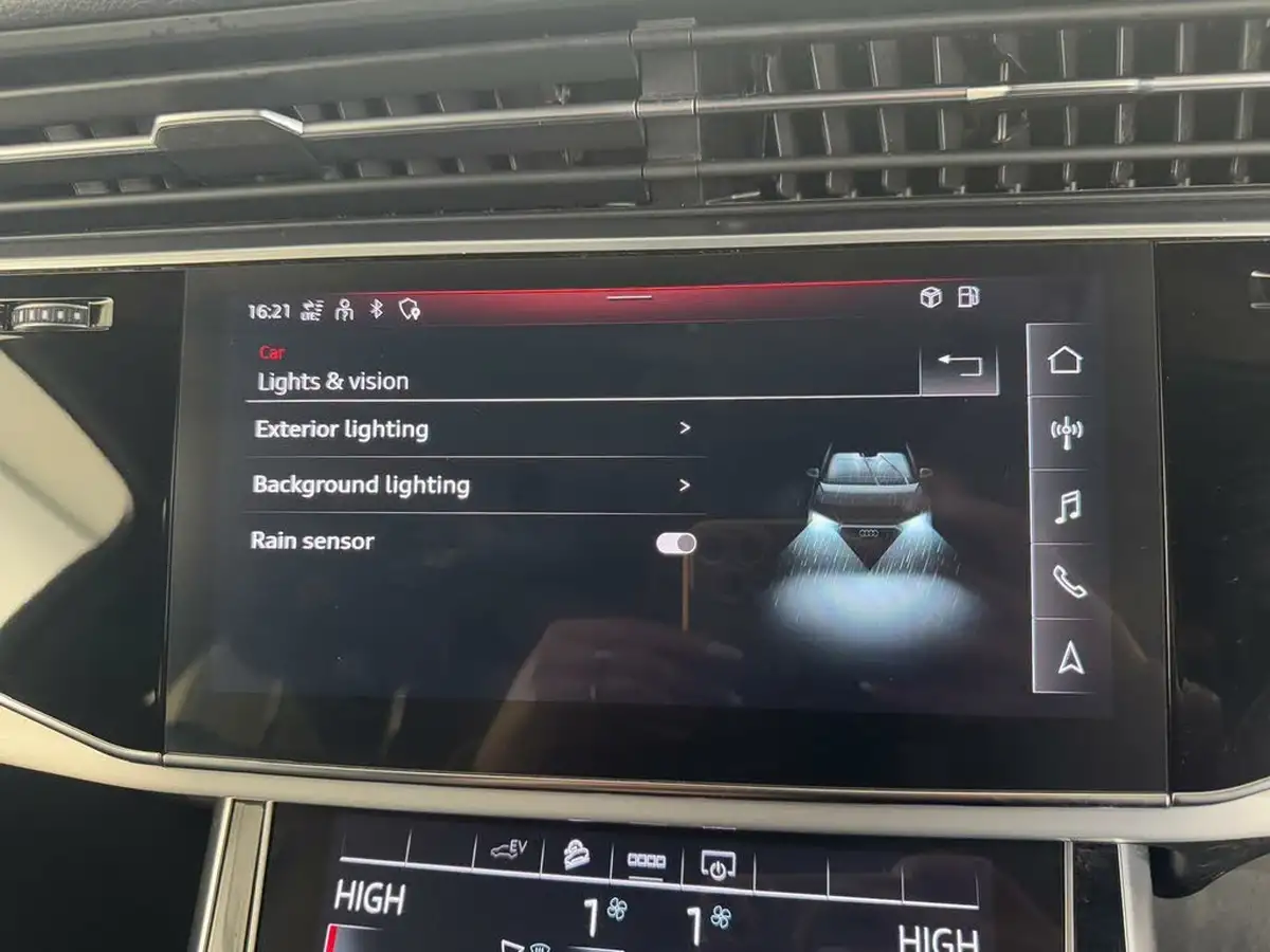 2021-audi-q7-30-55-tfsi-e-s-line-big-56