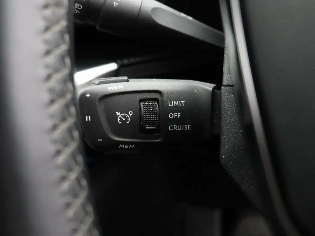 2022-peugeot-3008-suv-12-puretech-allure-big-45
