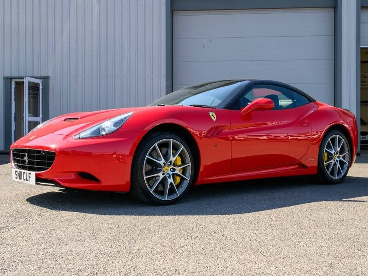 2010-ferrari-california-43-big-44