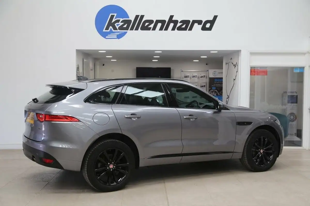 2020-jaguar-f-pace-20i-chequered-flag-big-46