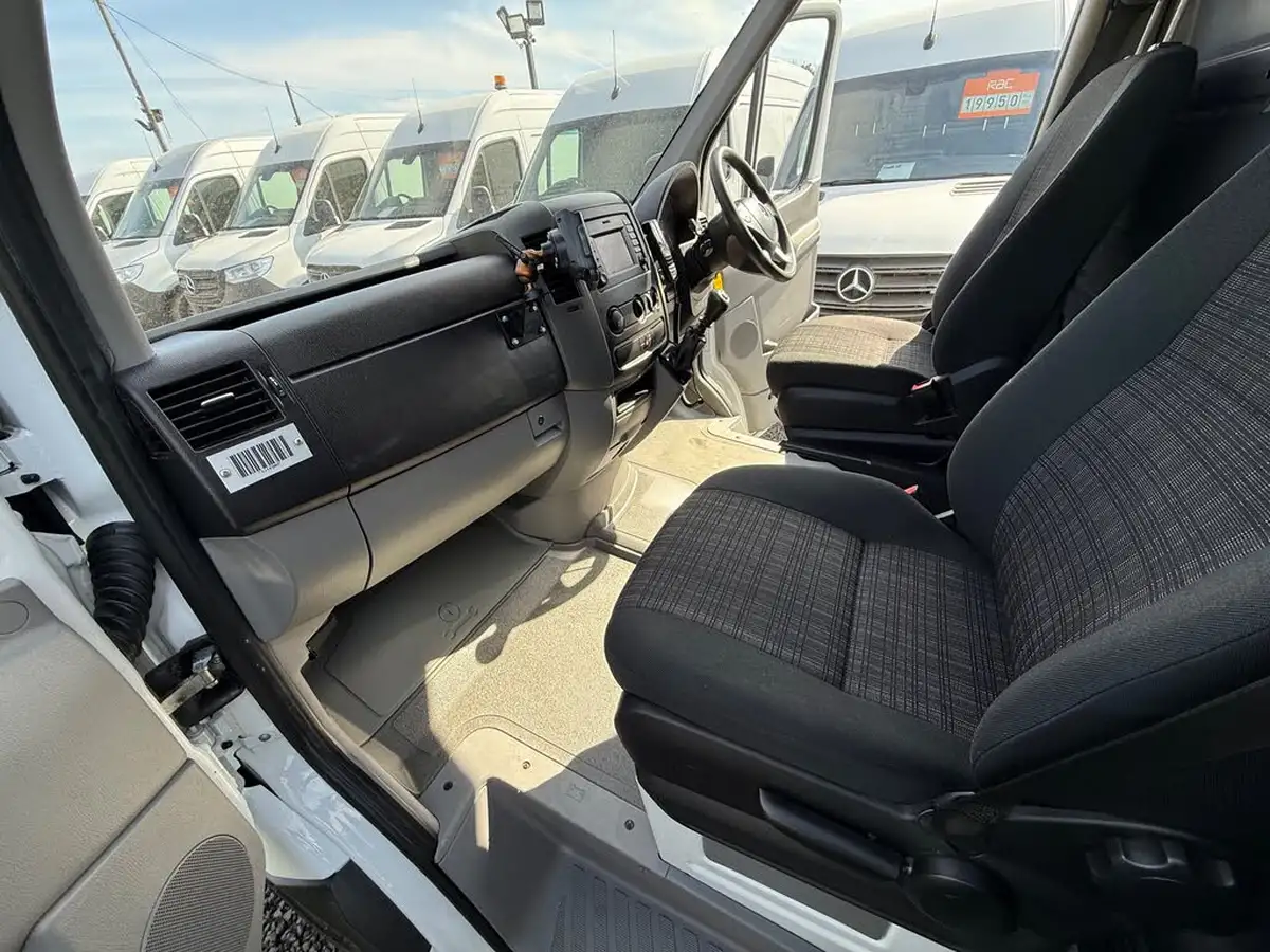 2018-mercedes-benz-sprinter-21cdi-311-swb-panel-van-big-23