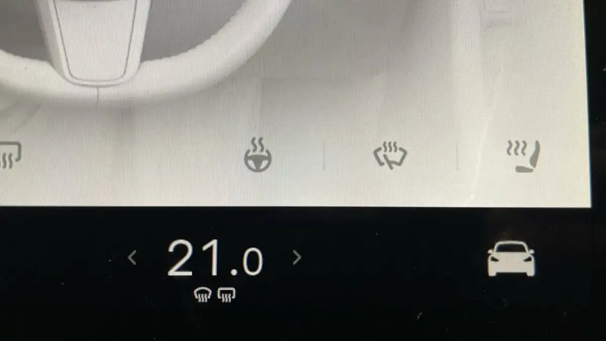 2022-tesla-model-y-e-long-range-big-23