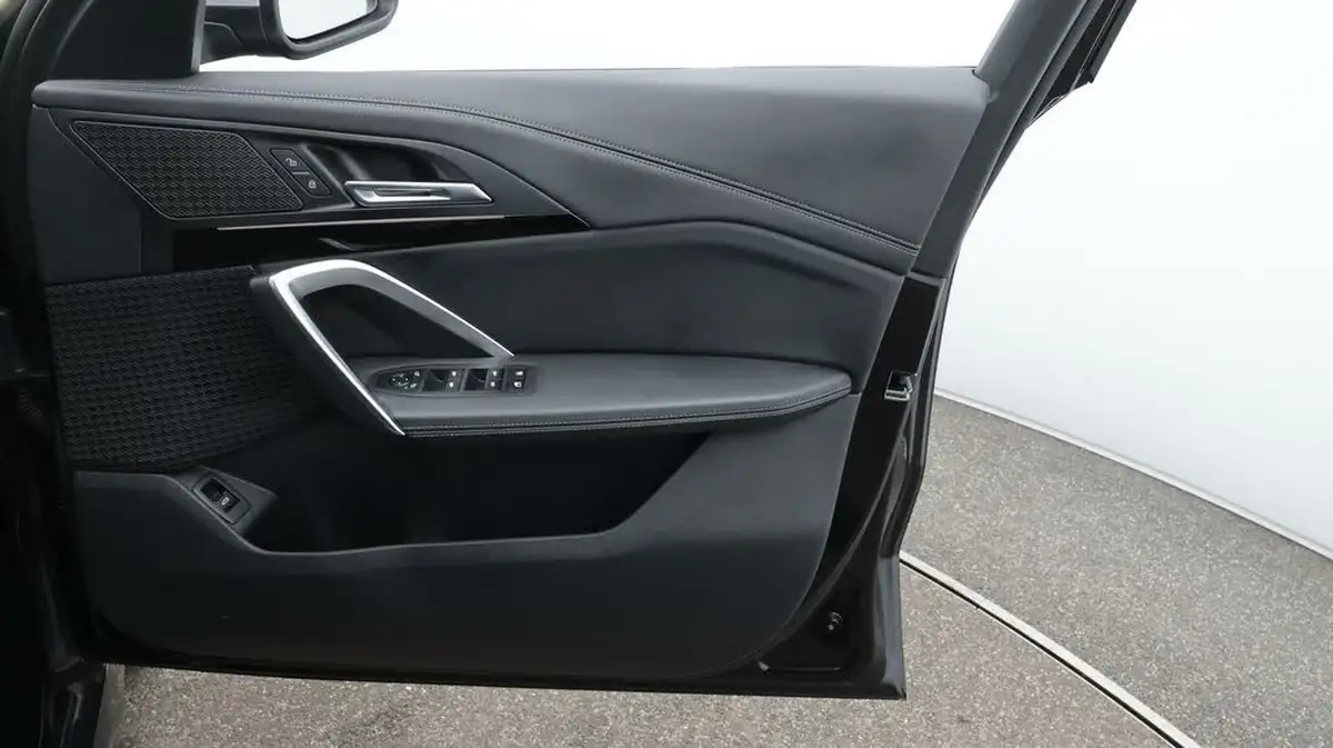 2023-bmw-x1-15-xdrive25e-xline-big-15