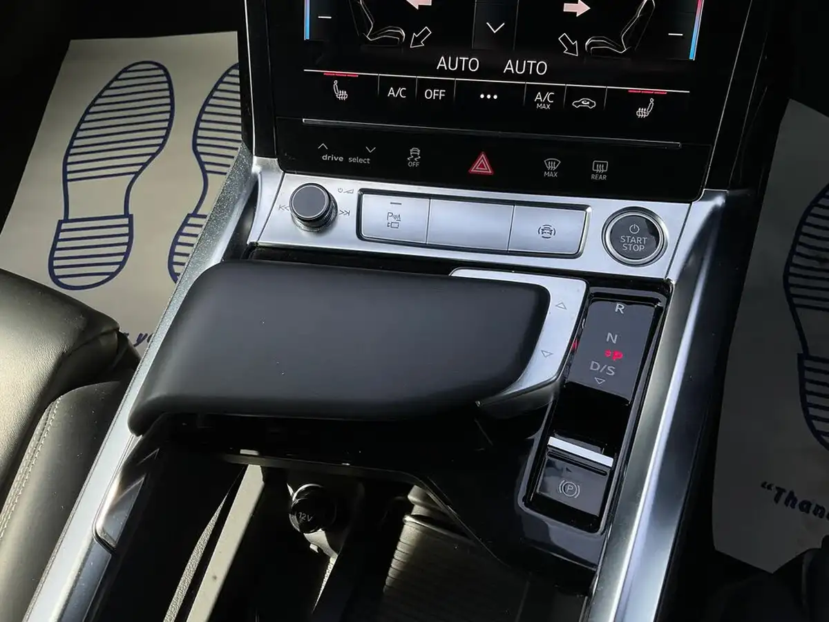 2022-audi-e-tron-50e-black-edition-station-wagon-big-28