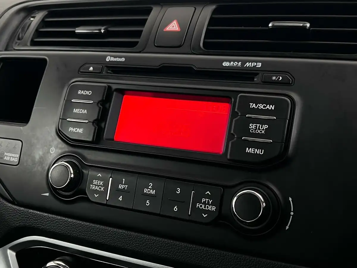 2014-kia-rio-125-1-air-big-24