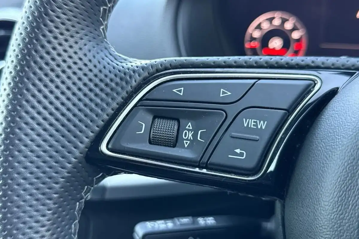 2022-audi-q2-10-30-tfsi-black-edition-big-31