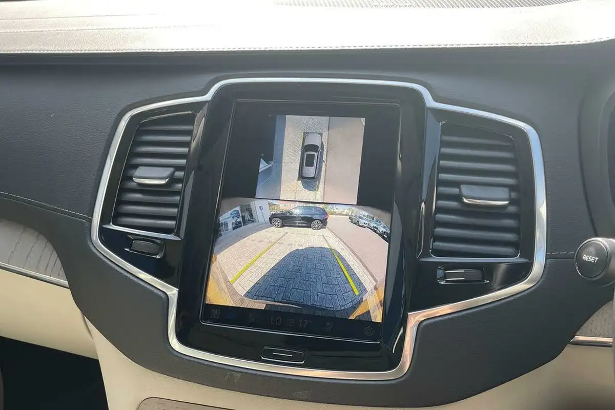2024-volvo-xc90-20-t8-plus-big-3