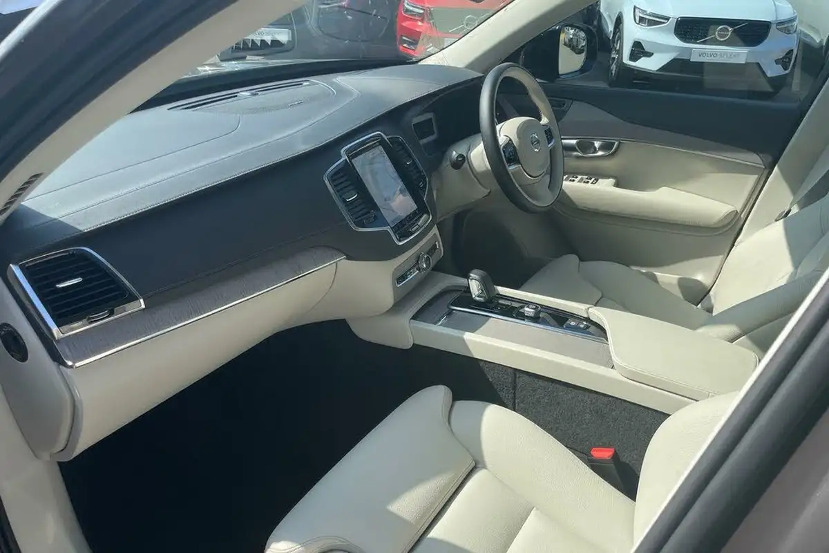 2024-volvo-xc90-20-t8-plus-big-27