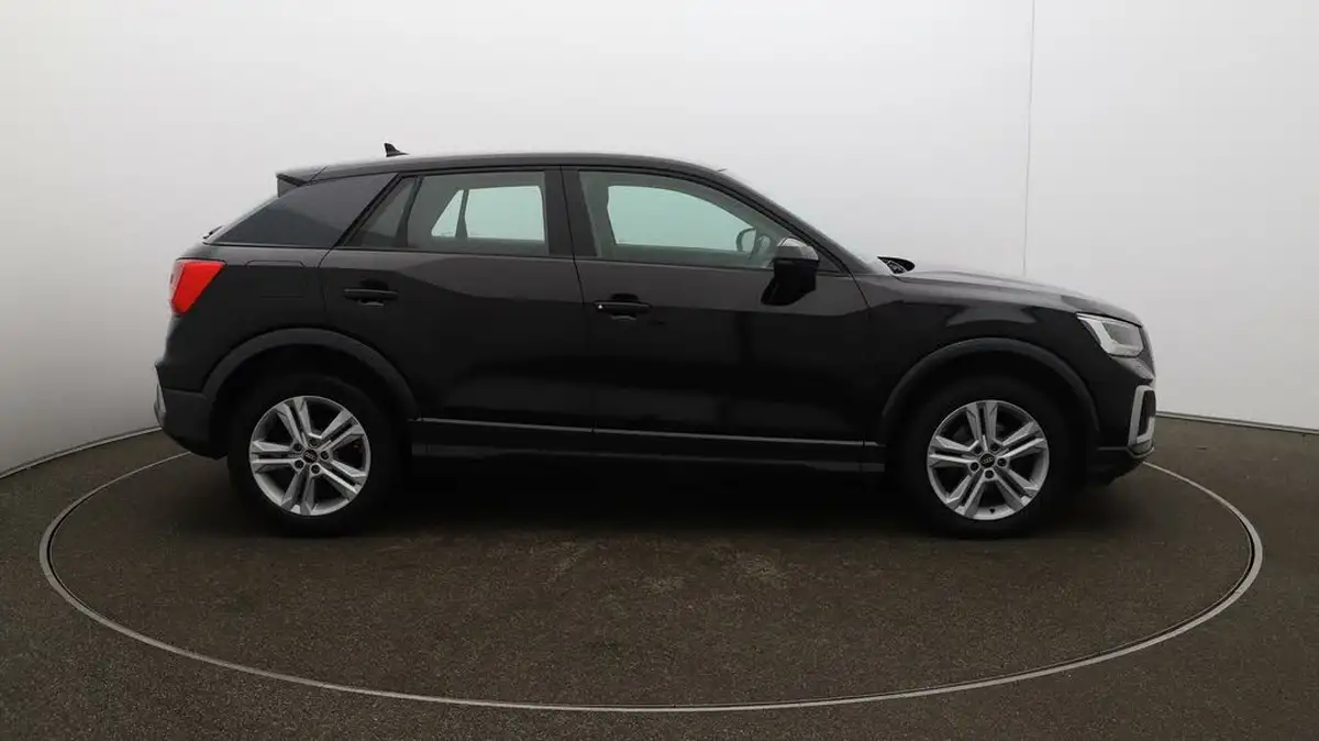 2021-audi-q2-10-30-tfsi-sport-big-47