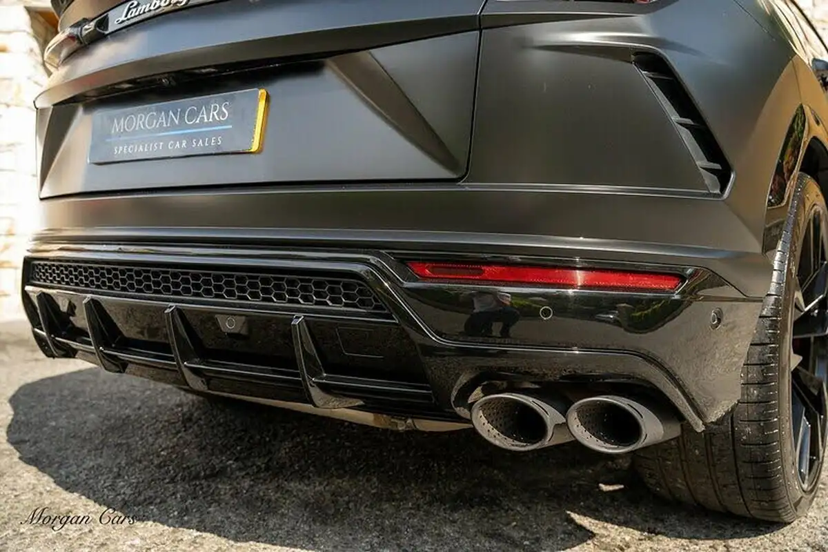2022-lamborghini-urus-40-no-trim-big-16