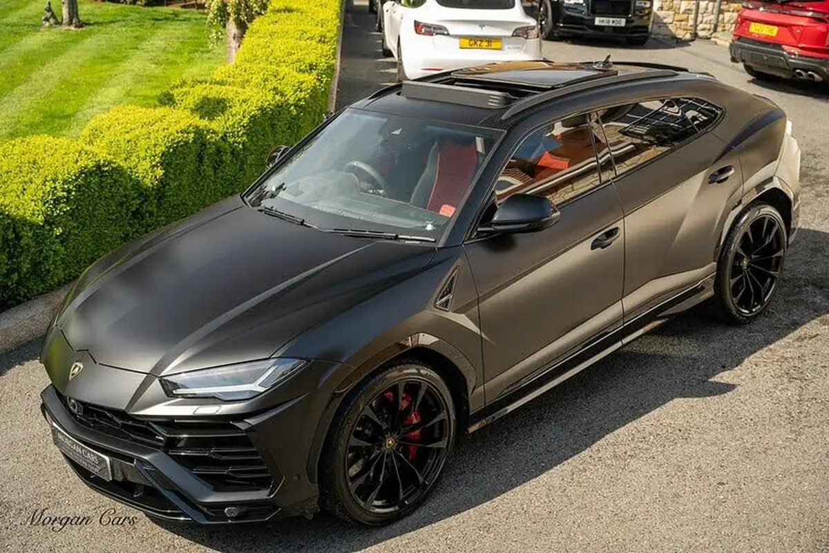 2022-lamborghini-urus-40-no-trim-big-64