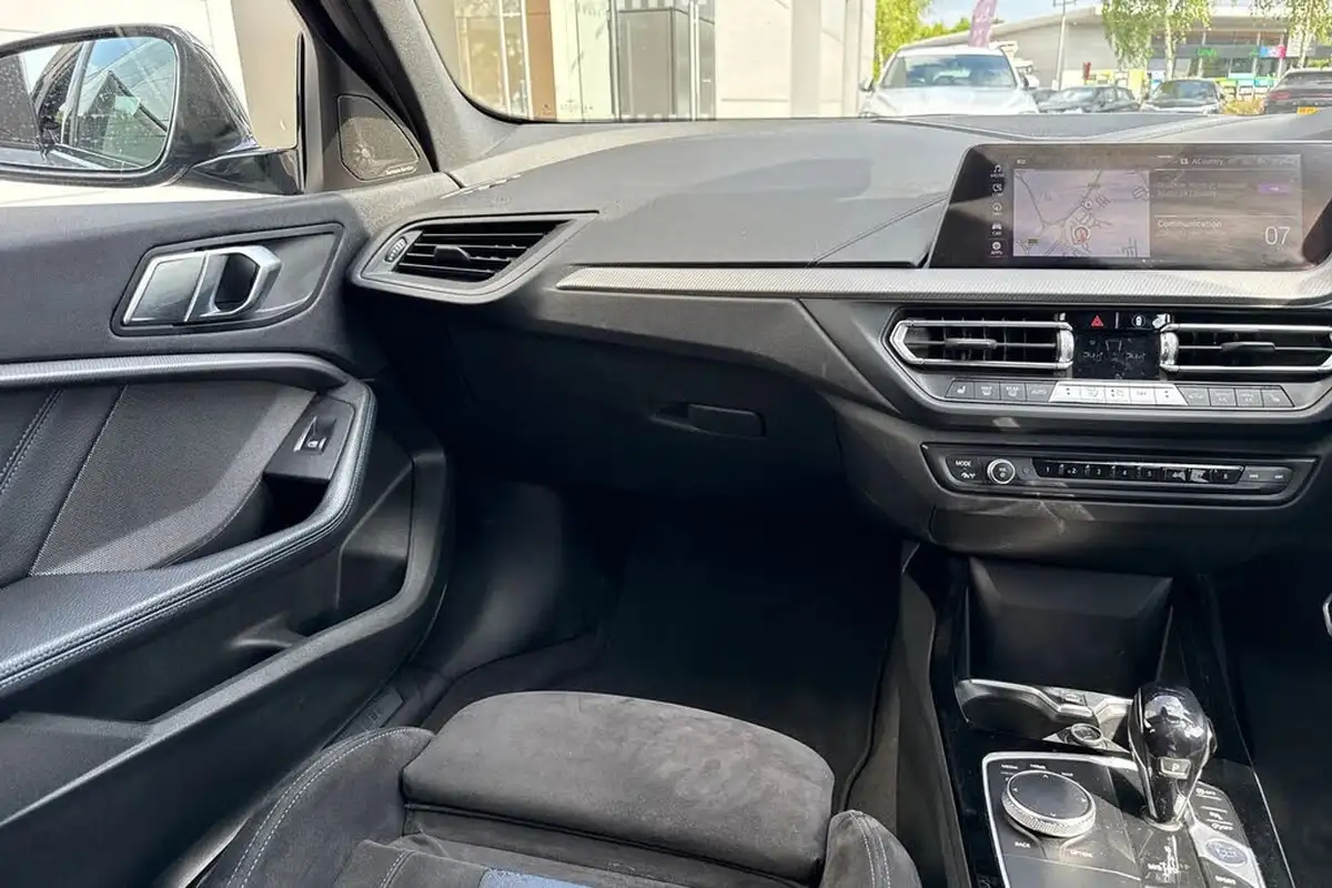 2021-bmw-1-series-20-m135i-xdrive-big-19