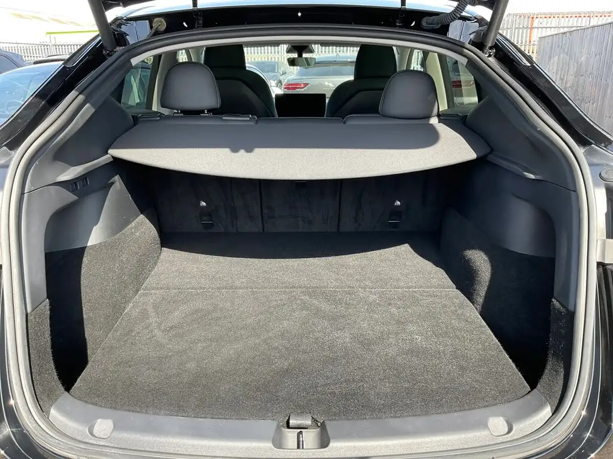 2022-tesla-model-y-e-long-range-big-22