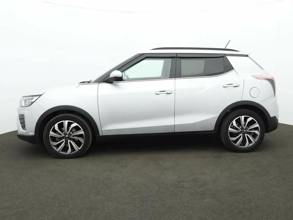 2022-kgm-ssangyong-tivoli-15-ultimate-auto-big-4