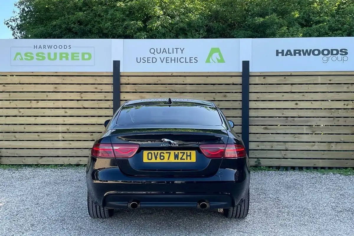 2018-jaguar-xe-20i-r-sport-249ps-1998cc-big-8