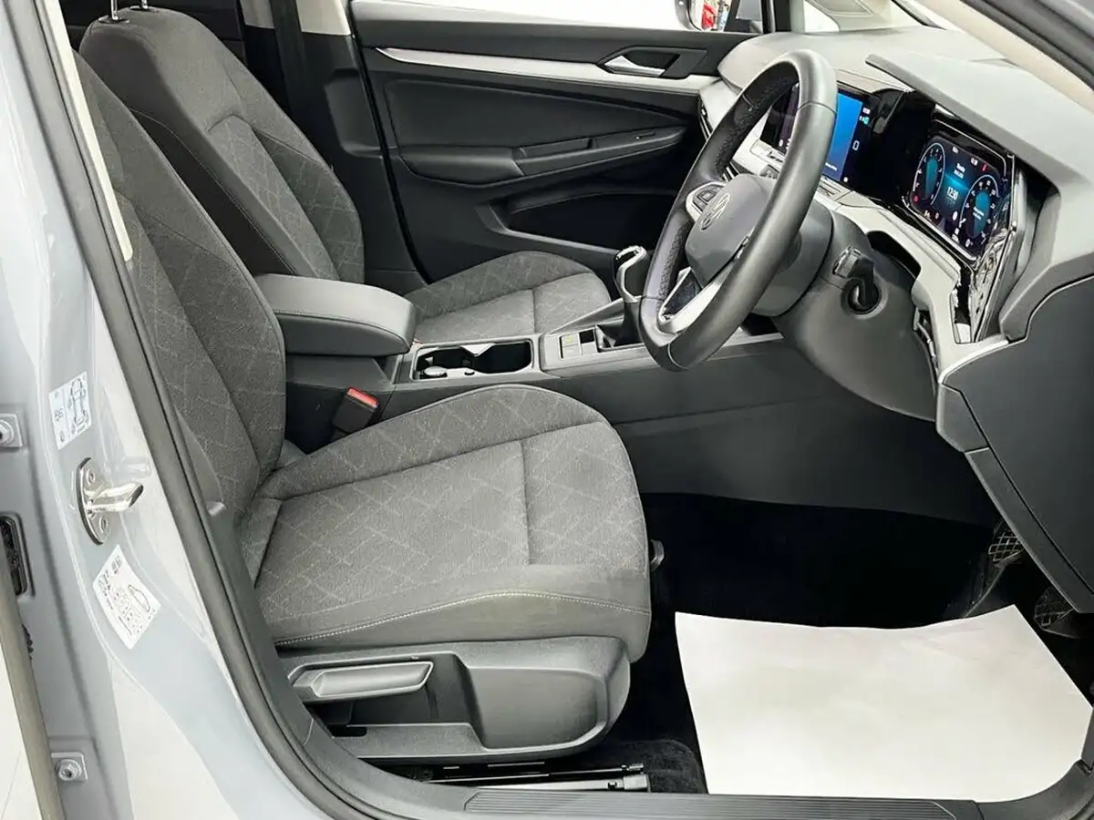 2024-volkswagen-golf-10-tsi-life-hatchback-big-29