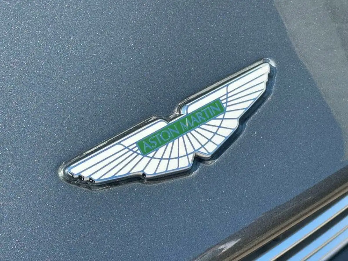 2021-aston-martin-db11-40-v8-528bhp-big-11
