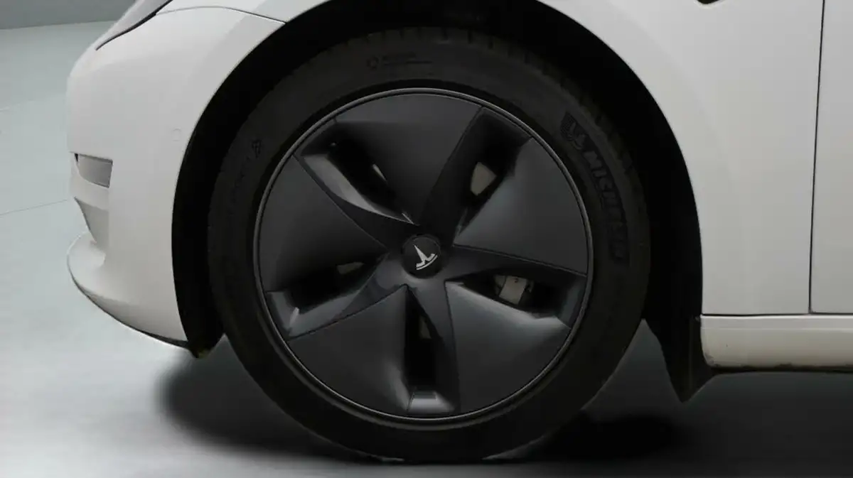 2022-tesla-model-3-e-long-range-big-18
