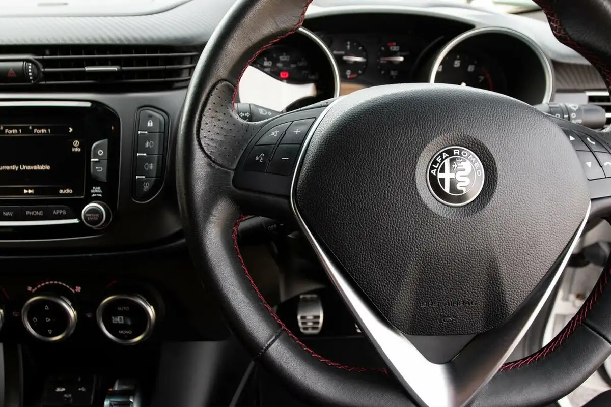 2016-alfa-romeo-giulietta-14-tb-multiair-speciale-big-18