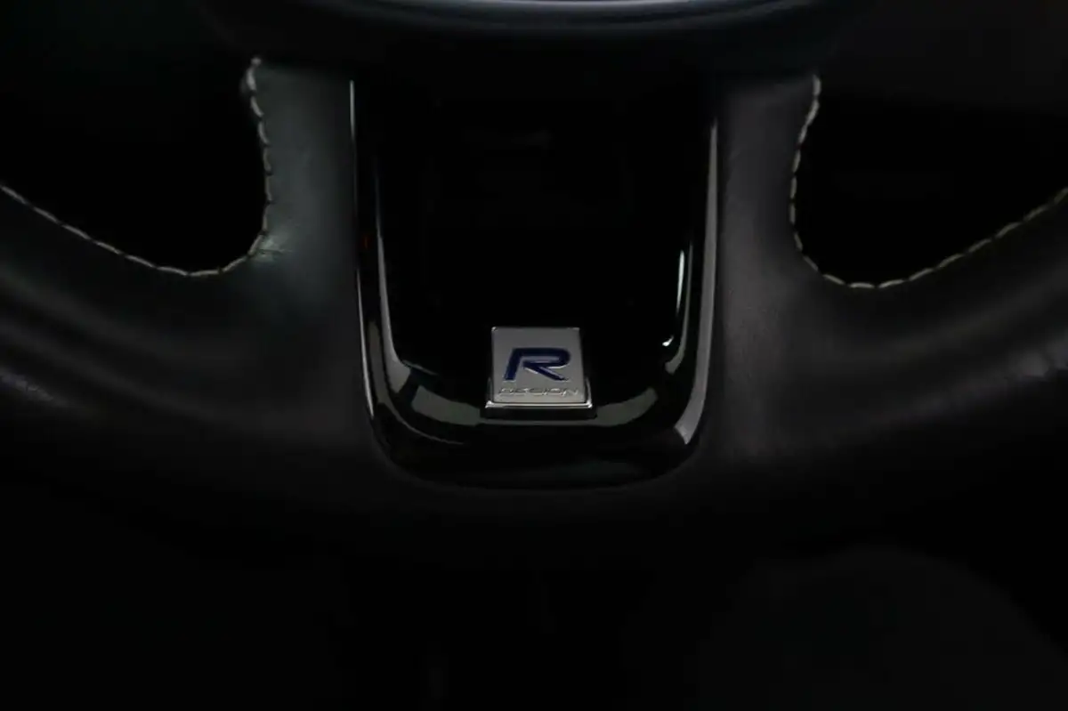 2019-volvo-xc90-20-t8-r-design-pro-390bhp-big-57