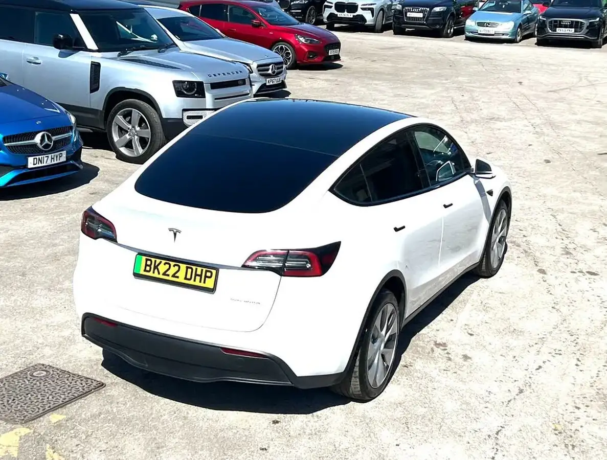 2022-tesla-model-y-e-long-range-big-8