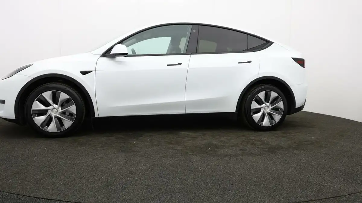 2023-tesla-model-y-e-rwd-big-67