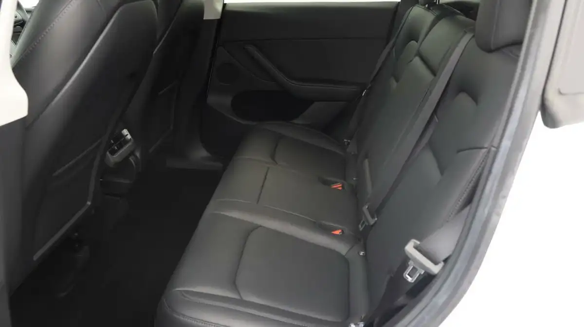 2023-tesla-model-y-e-rwd-big-15