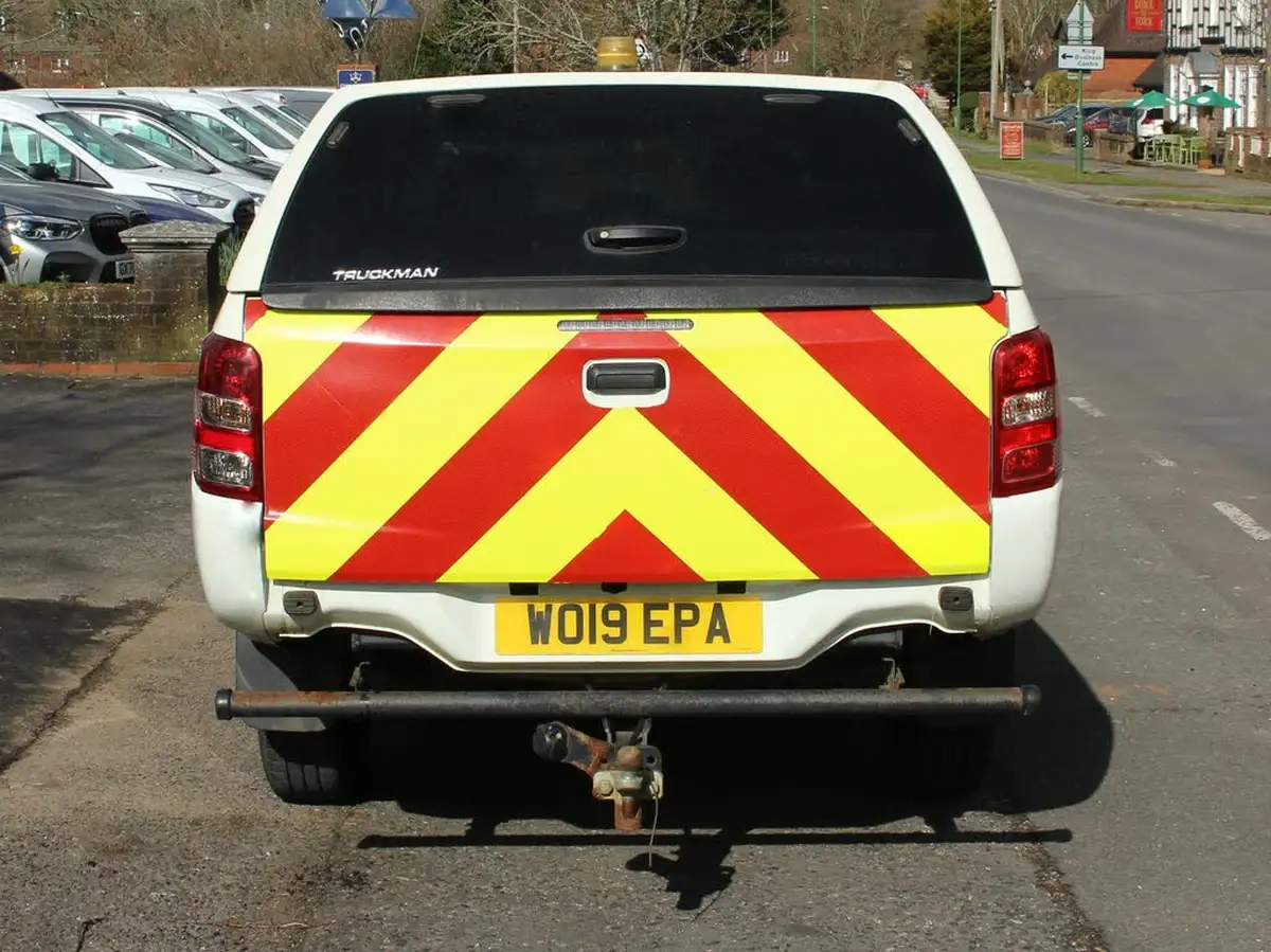2019-mitsubishi-l200-24di-d-4life-eu6b-double-pickup-big-3