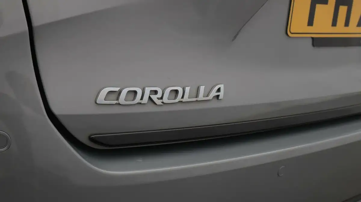 2021-toyota-corolla-18-vvt-i-icon-tech-spare-wheel-touring-sports-5d-big-20