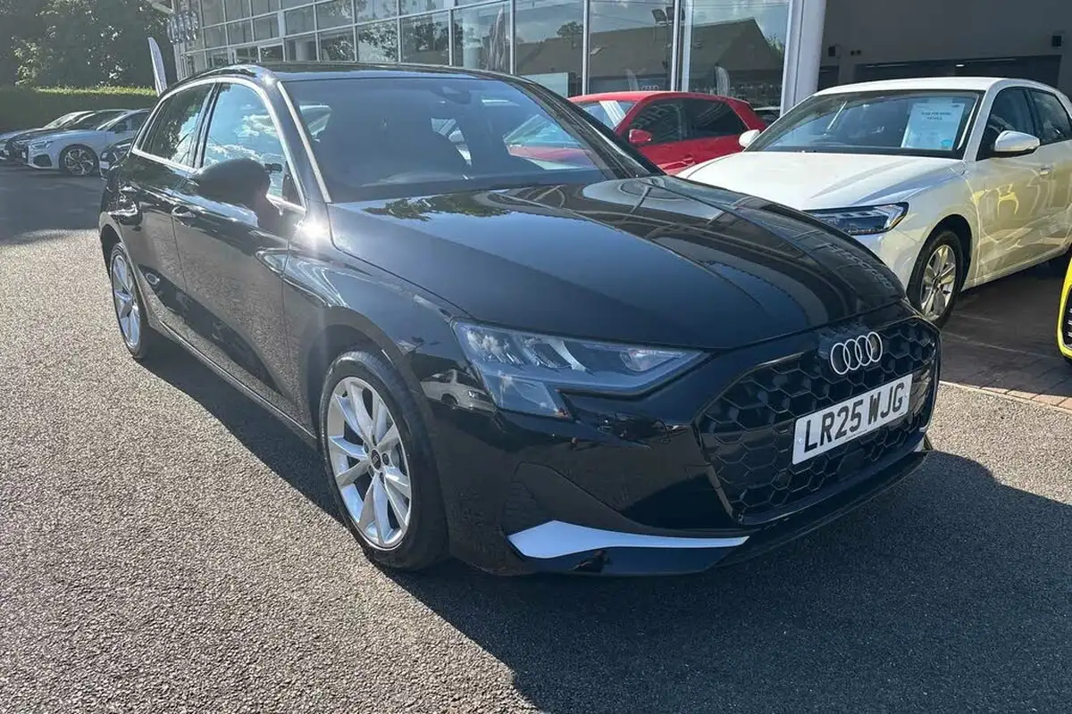 2025-audi-a3-15-40-tfsi-e-sport-big-38