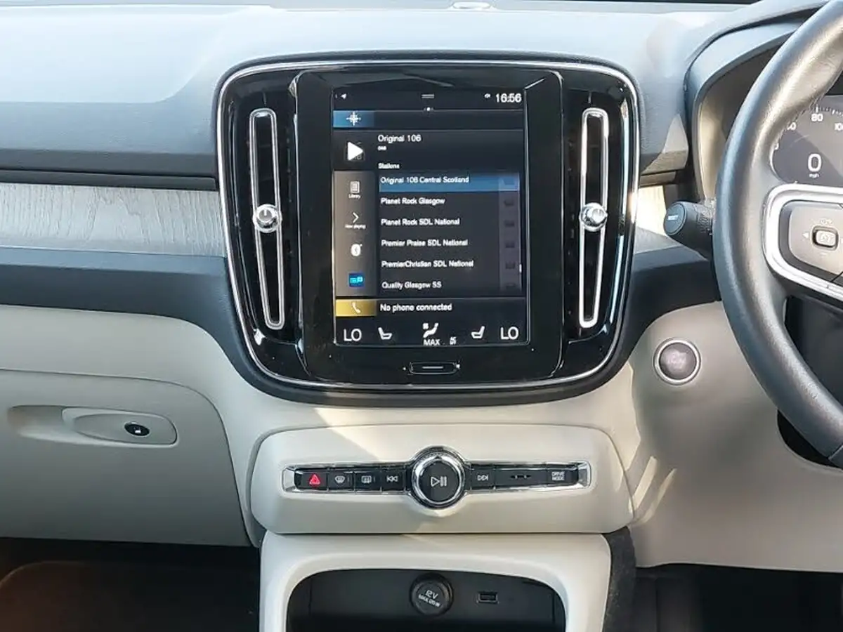 2020-volvo-xc40-20-t4-inscription-awd-big-10