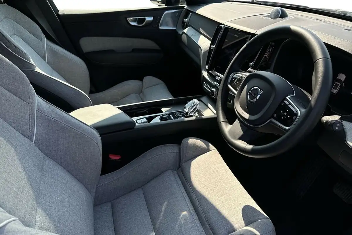 2023-volvo-xc60-20-t8-ultimate-dark-big-9