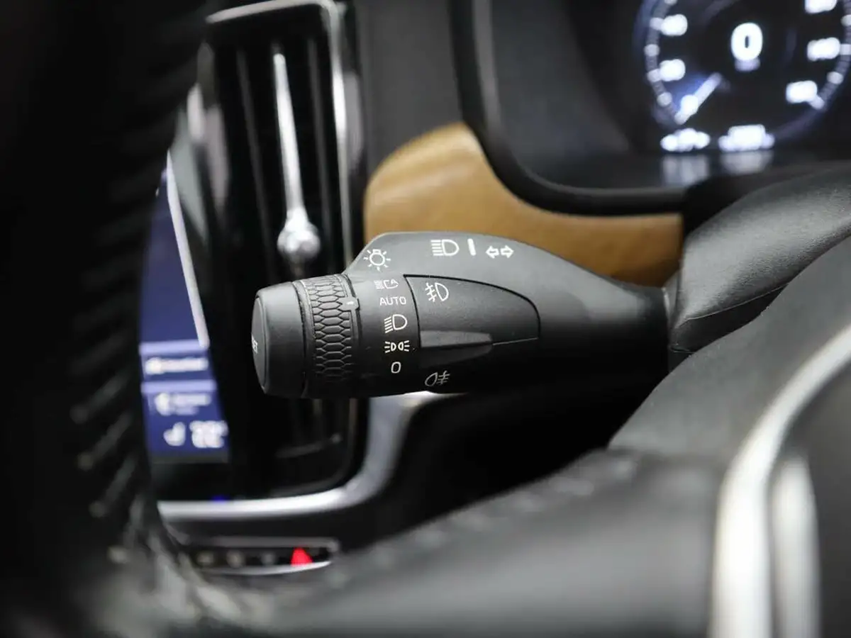 2017-volvo-s90-20td-d4-inscription-big-36