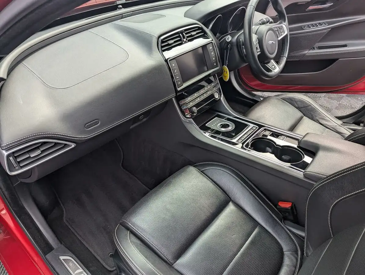 2016-jaguar-xe-20d-r-sport-180ps-auto-big-30
