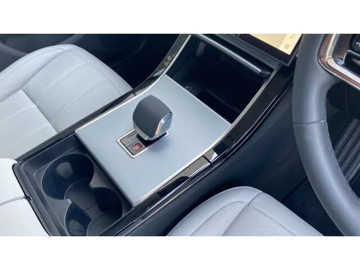 2024-land-rover-range-rover-evoque-15-p300e-s-big-12