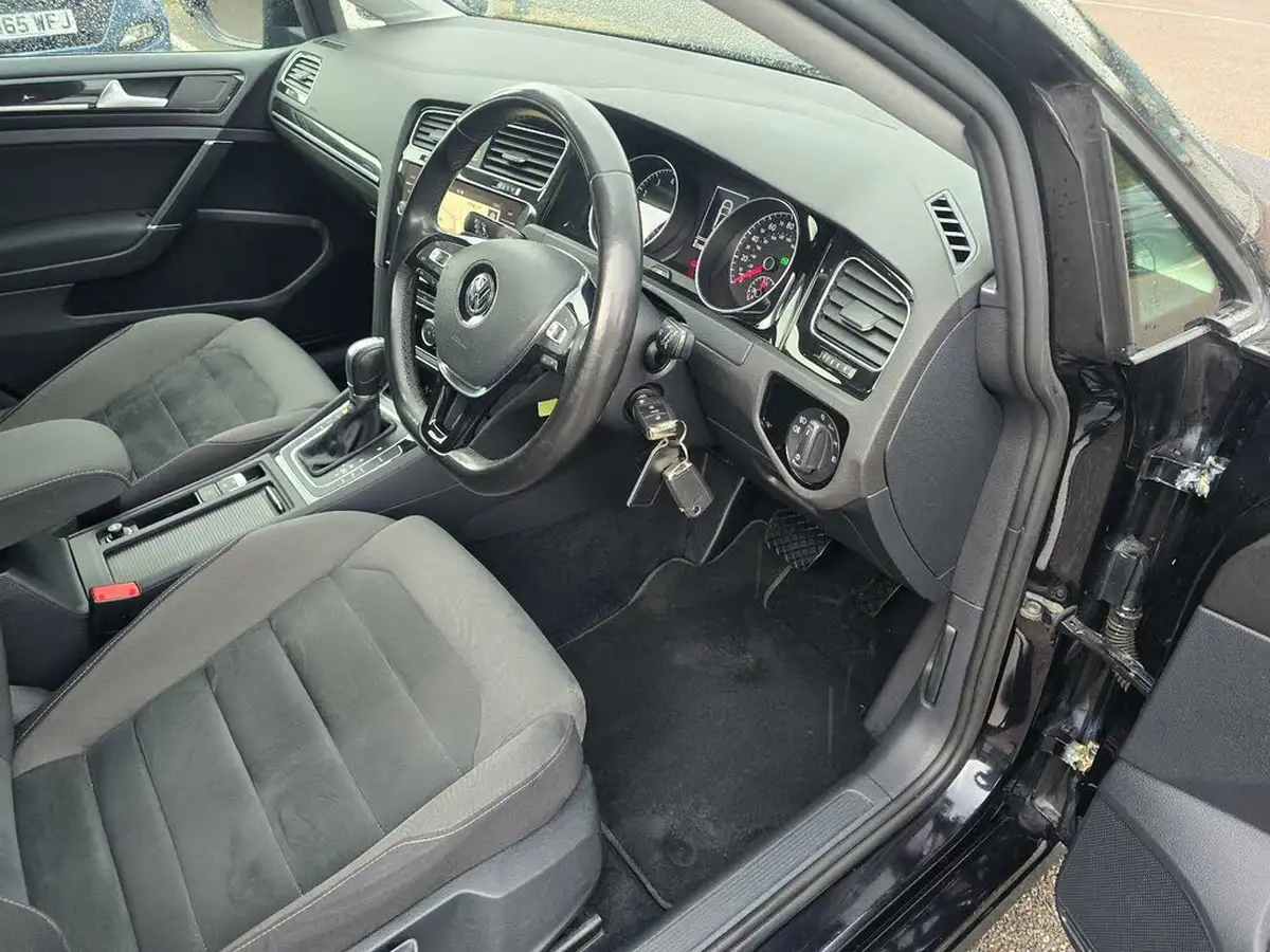 2017-volkswagen-golf-15-tsi-gt-130ps-hatchback-5d-dsg-big-34