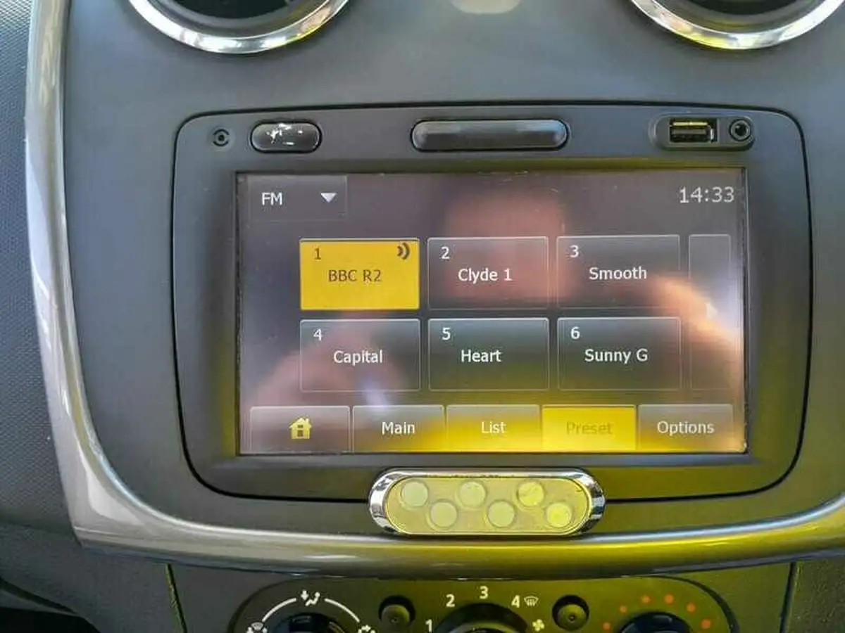 2014-dacia-sandero-stepway-15d-laureate-big-11