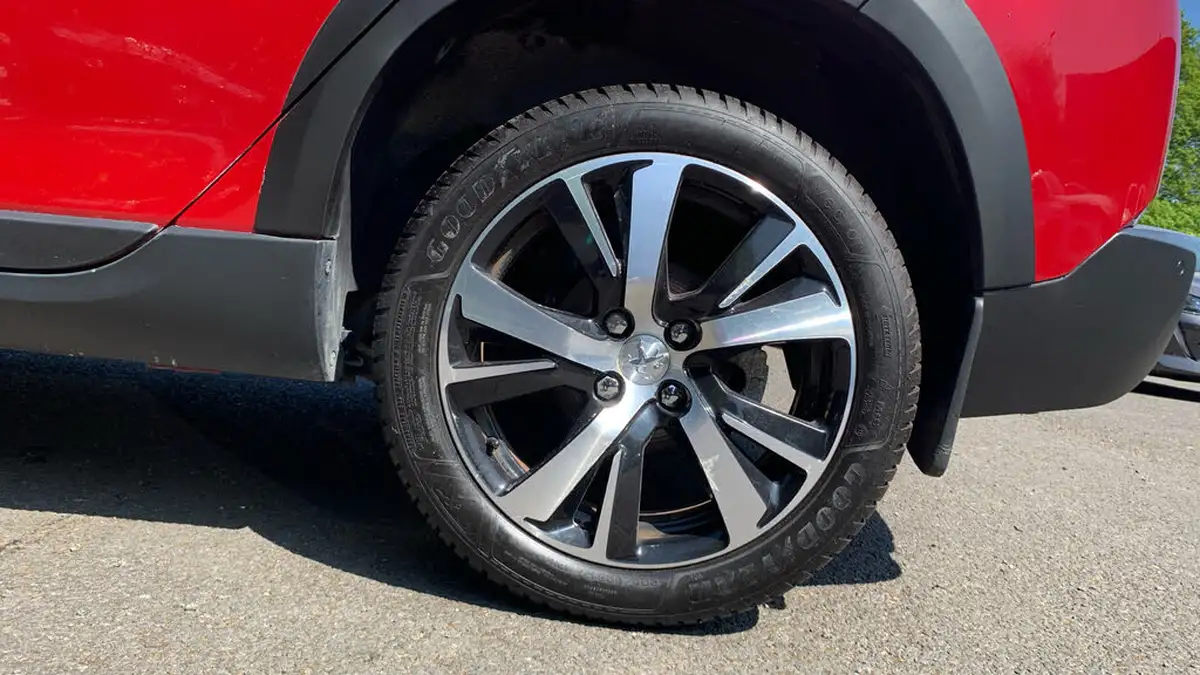 2019-peugeot-2008-suv-12-puretech-gt-line-130bhp-big-14