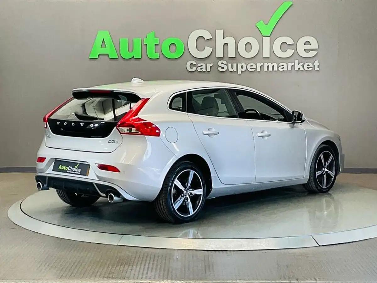 2018-volvo-v40-20td-d3-r-design-big-16