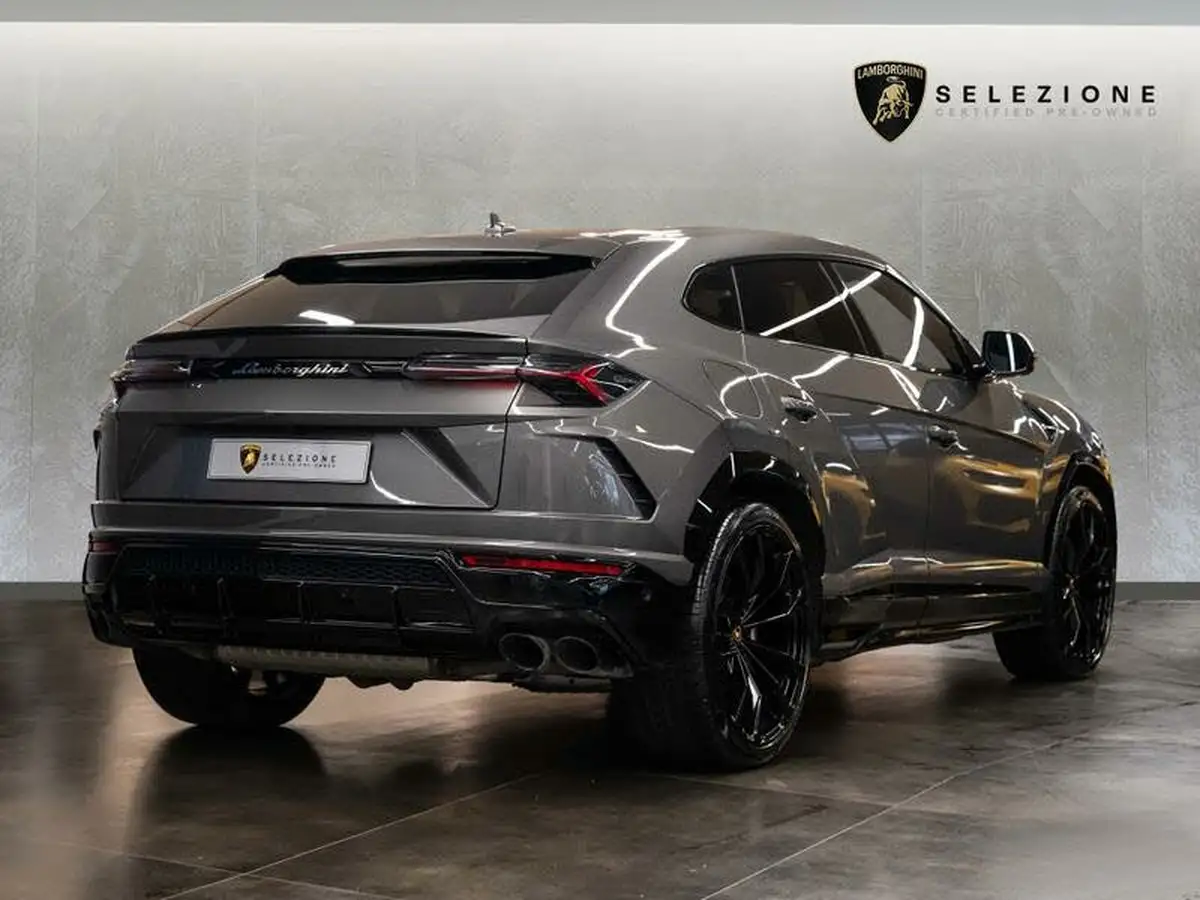 2022-lamborghini-urus-40-no-trim-big-2
