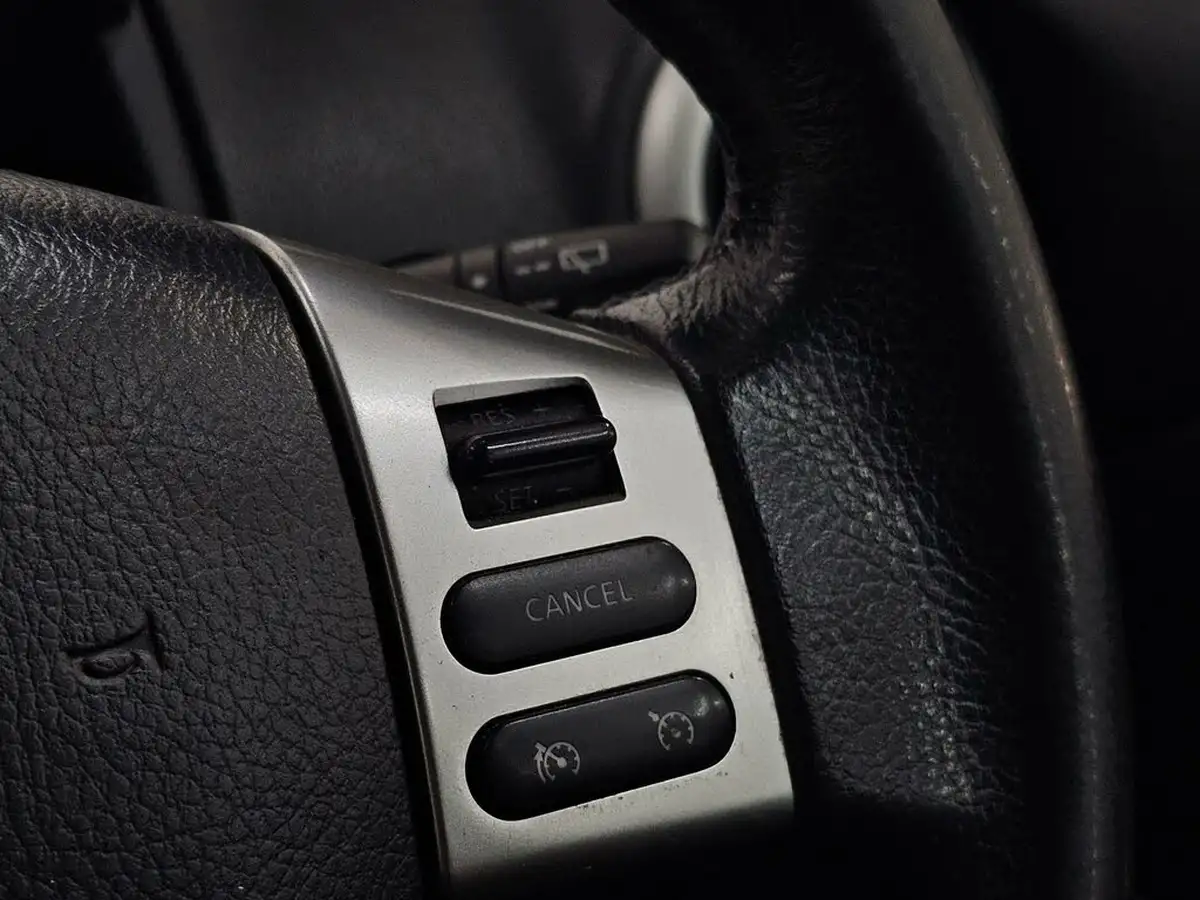 2012-nissan-note-14-n-tec-big-51