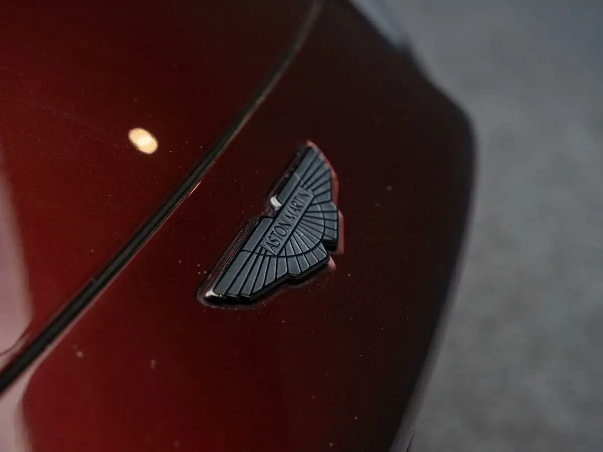 2021-aston-martin-dbx-40-v8-big-26