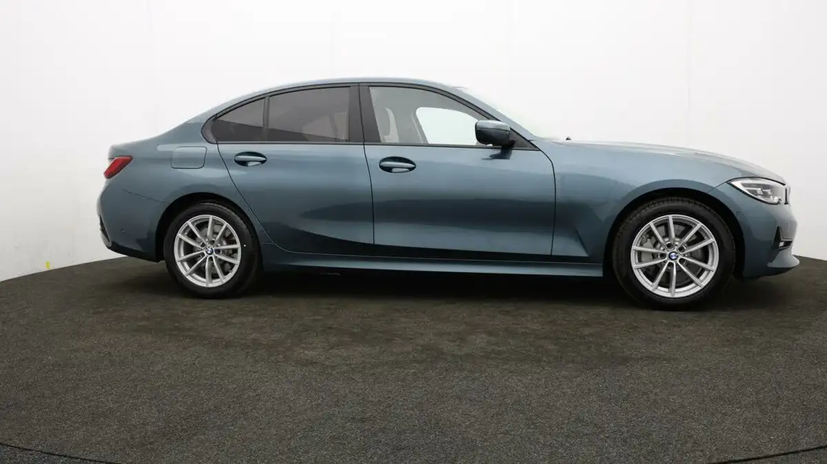 2019-bmw-3-series-20-330e-se-pro-big-32
