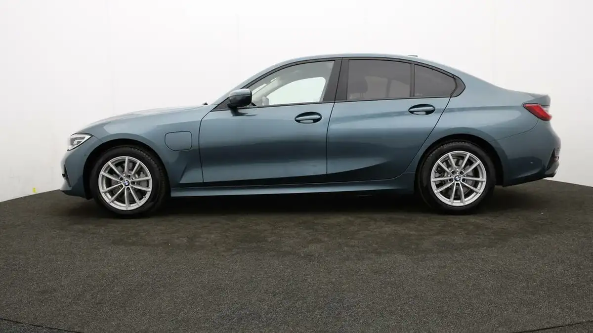 2019-bmw-3-series-20-330e-se-pro-big-60