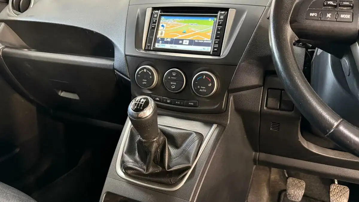 2012-mazda-mazda5-16d-sport-big-29